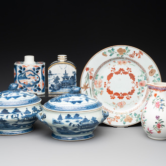 Six Chinese blue, white and famille rose wares, 18/19th C.