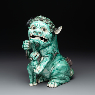 A Chinese verte biscuit group of a Buddhist lion with cub, 19th C.