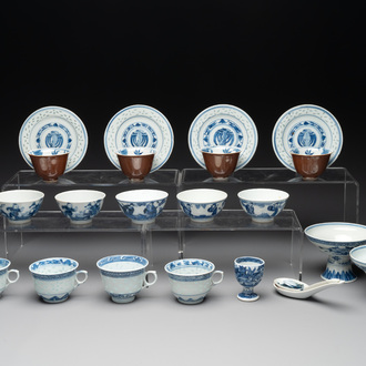 22 Chinese blue and white wares, 19/20th C.