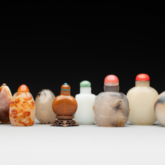 Nine Chinese jade and agate snuff bottles, 19/20th C.