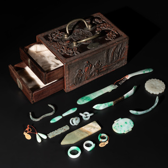 A Chinese lacquered hardwood jewellery box with a collection of 17 jade wares, 18/19th C.