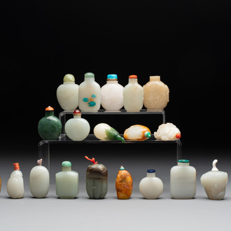 A collection of 20 Chinese jade snuff bottles, 19/20th C.