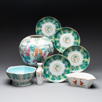 A collection of eight Chinese famille rose wares, 19th C.