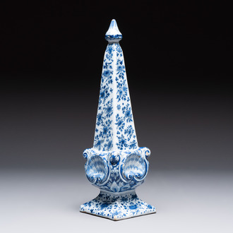 A blue and white Dutch Delft obelisk, late 17th C.