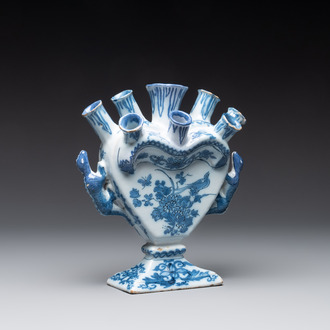 A blue and white Dutch Delft heart-shaped tulip vase, late 17th C.