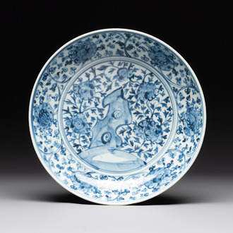 A Chinese blue and white dish with floral design, Hongzhi/Zhengde