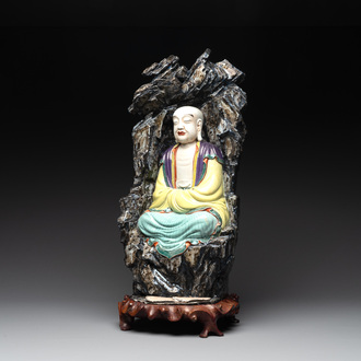 A Chinese polychrome-glazed group with Vanavasin, Qianlong mark, 19th C.