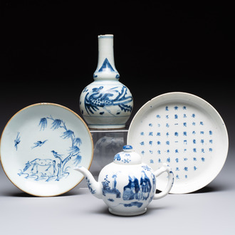 Four Chinese blue and white wares for the Vietnamese market, chơi ngọc 玩玉 and Jiaqing mark, 19th C.