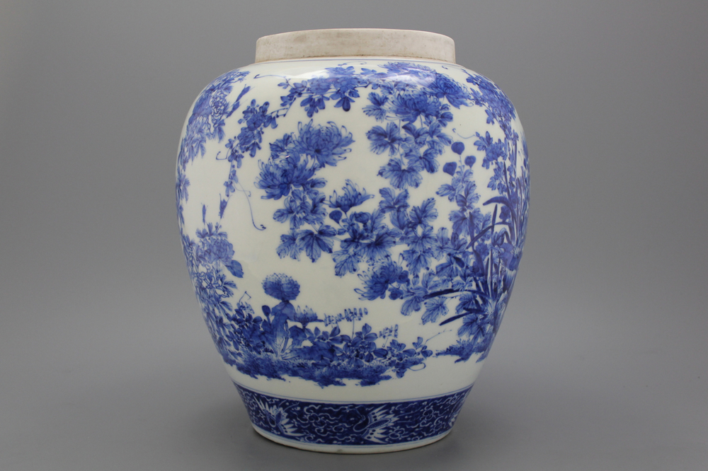Blauw en witte Japanse vaas, Arita, 19e eeuw.