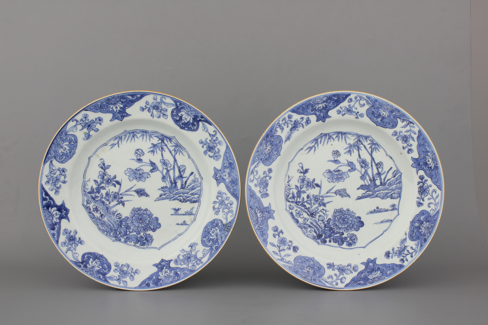 A pair of Chinese porcelain blue and white chargers, 18th C.