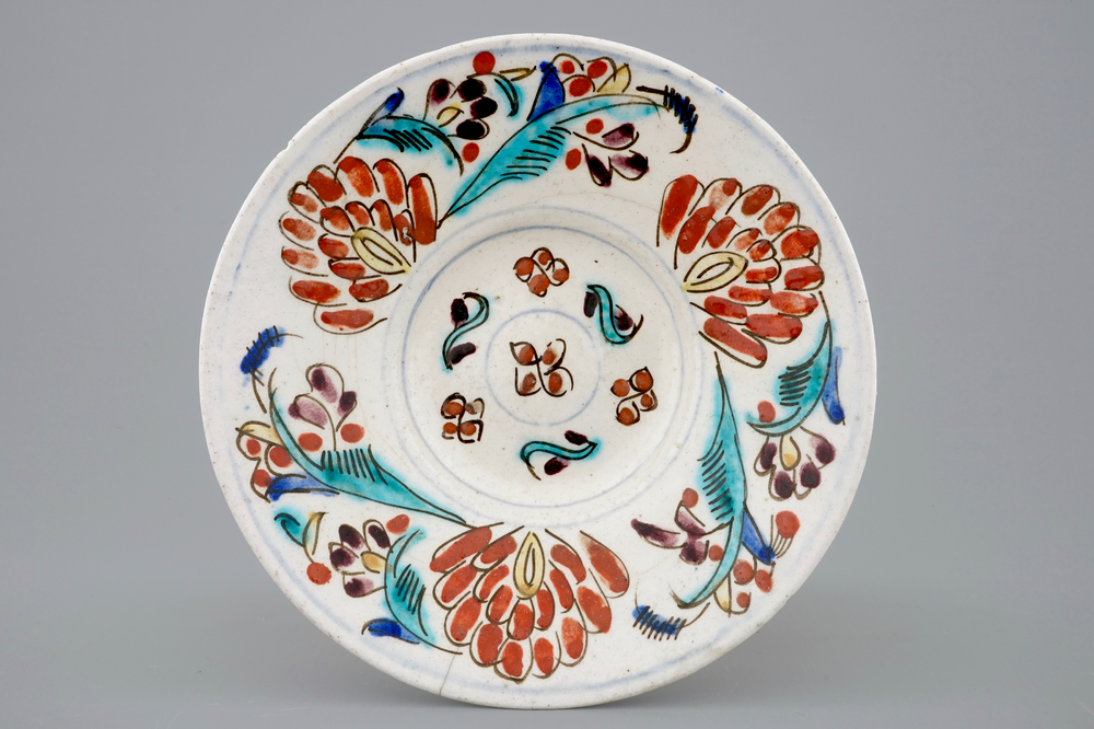 A Kutahya ornamental plate, 18/19th C.