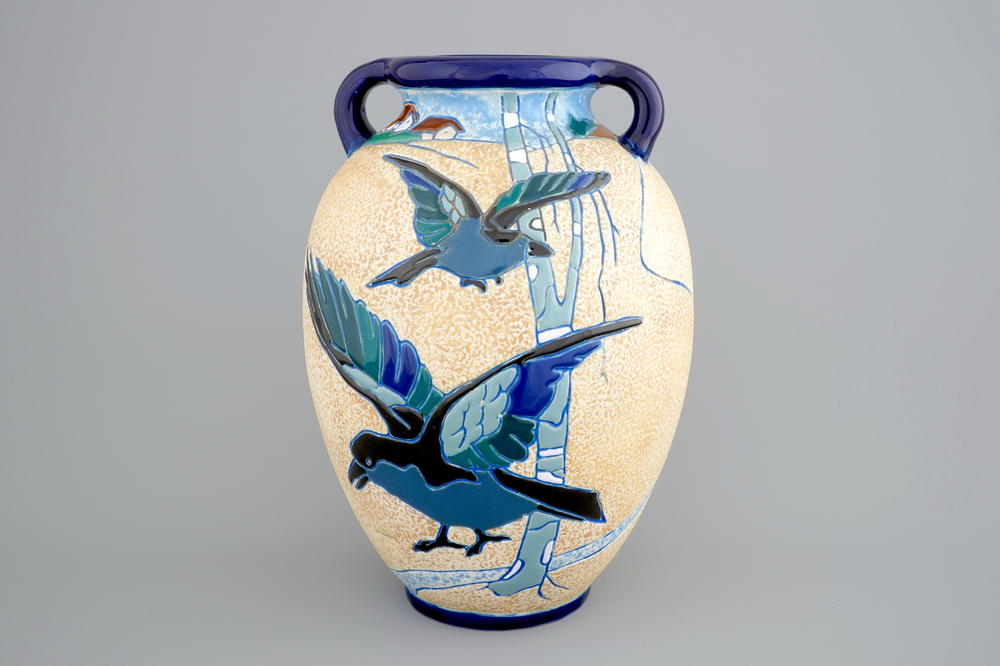 af hebben verhaal kompas Een art deco vaas met vogels, Amphora, Tsjechië, begin 20e eeuw - Rob  Michiels Auctions
