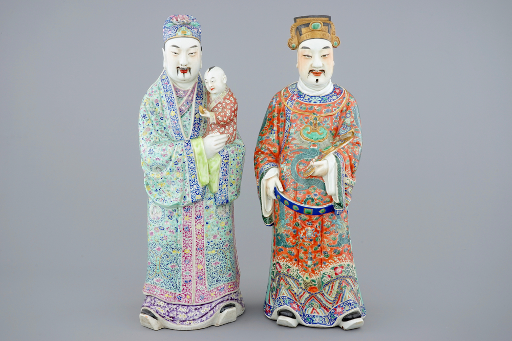 A set of 2 Chinese famille rose figures of immortals, 19th C.