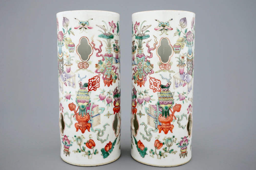 A pair of Chinese famille rose hat stands, 19th C.