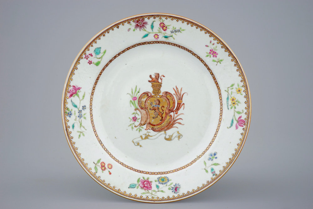 A Chinese famille rose export porcelain armorial plate, Qianlong, 18th C.