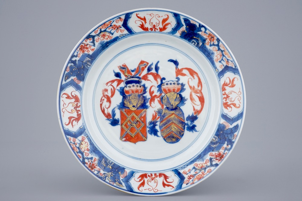 A Chinese Imari style armorial plate, Qianlong, 1st half 18th C.