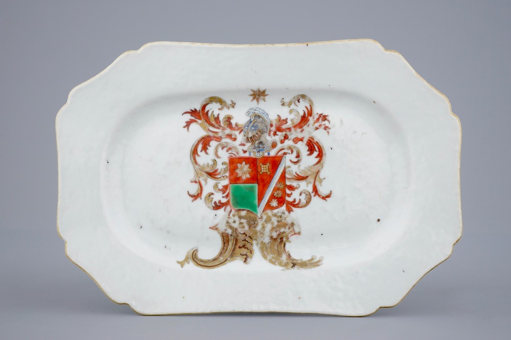 Een Chinese exportporseleinen schotel met wapenschild &quot;De Heere&quot;, Qianlong, ca. 1763