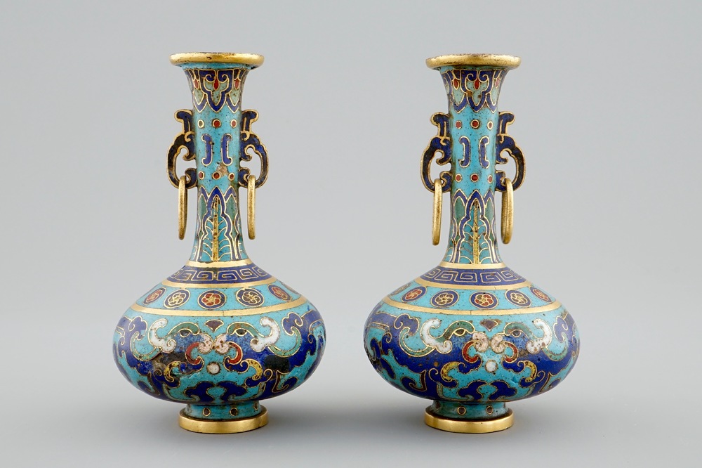 A pair of small Chinese cloisonn&eacute; bottle-shaped vases, 18/19th C.