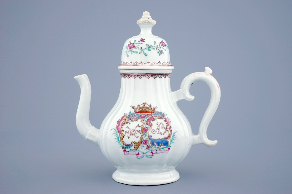 Une th&eacute;i&egrave;re armoiri&eacute;e en porcelaine de Chine famille rose pour le march&eacute; hollandais, Qianlong, 18&egrave;me