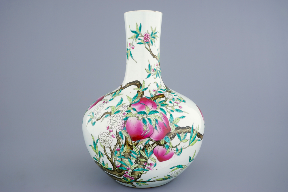 A fine Chinese famille rose tianqiuping &quot;Nine peaches&quot; vase, Guangxu mark, 19/20th C.