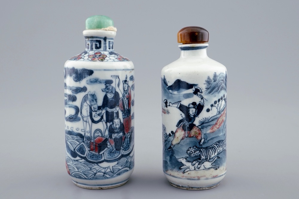 Two Chinese blue, white and underglaze red snuff bottles, 19/20th C.