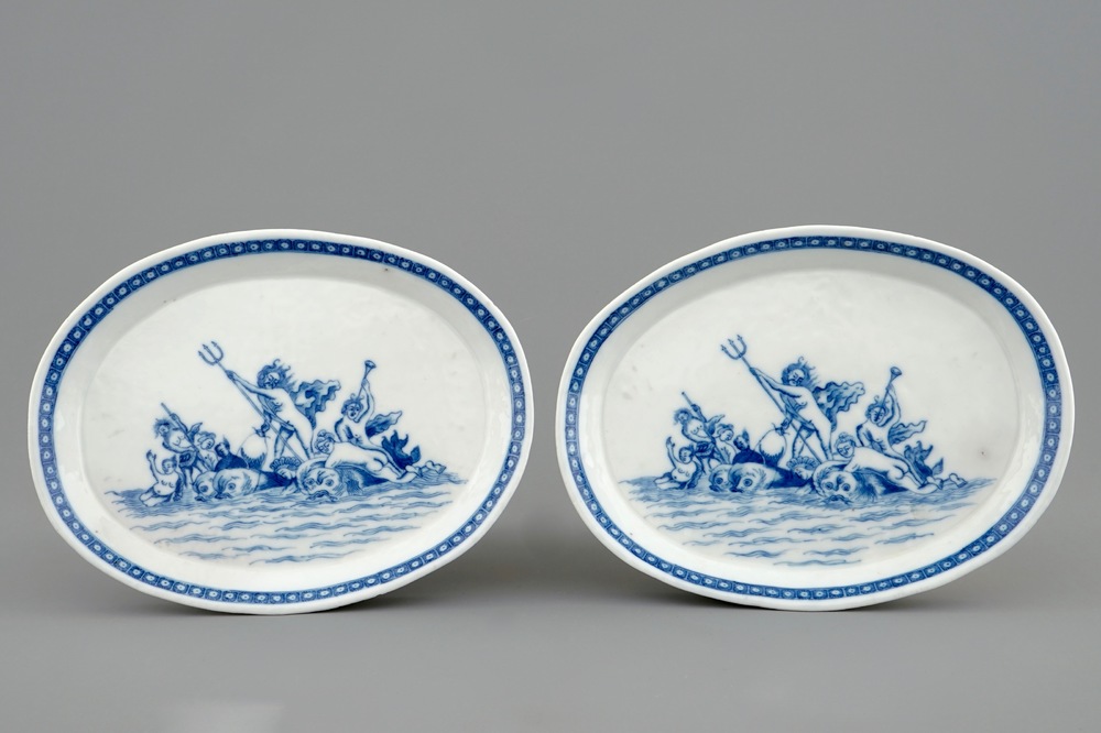 Une paire de plats ovales en porcelaine de Chine bleu et blanc &agrave; d&eacute;cor de &quot;Neptune&quot;, Qianlong, 1750-1770