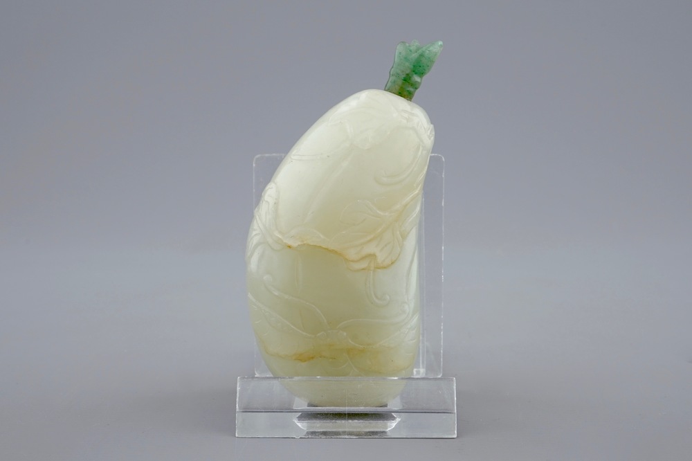 A Chinese pale celadon jade snuff bottle, 18/19th C.