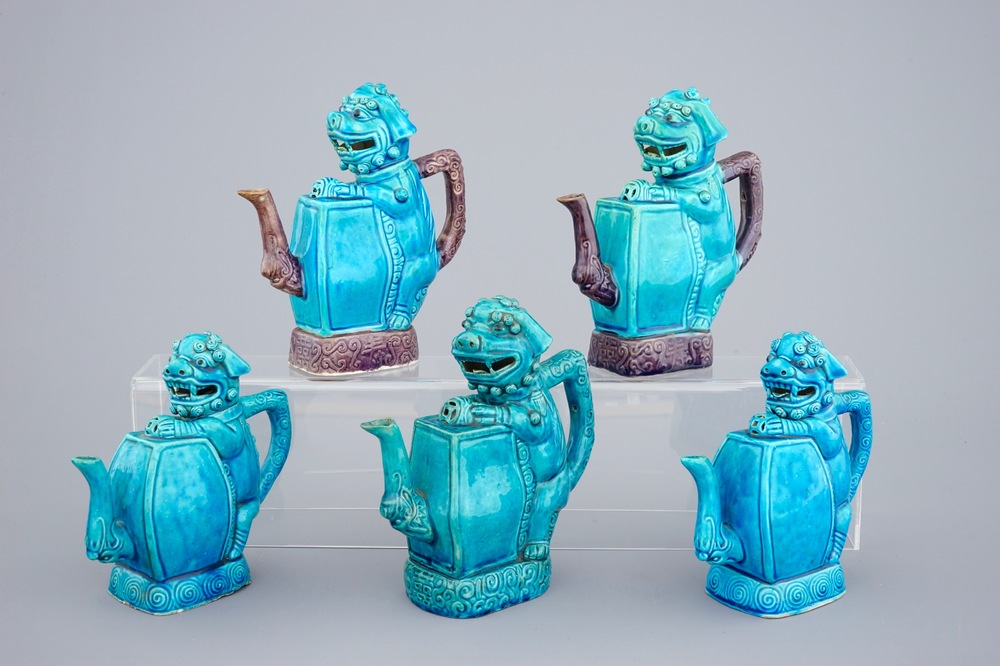 A collection of 5 Chinese turquoise glazed cadogan teapots in the shape of buddhist lions, Republic, 20th C.