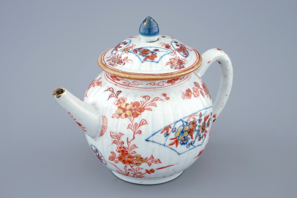 A ribbed Chinese Imari-style teapot and cover, Kangxi