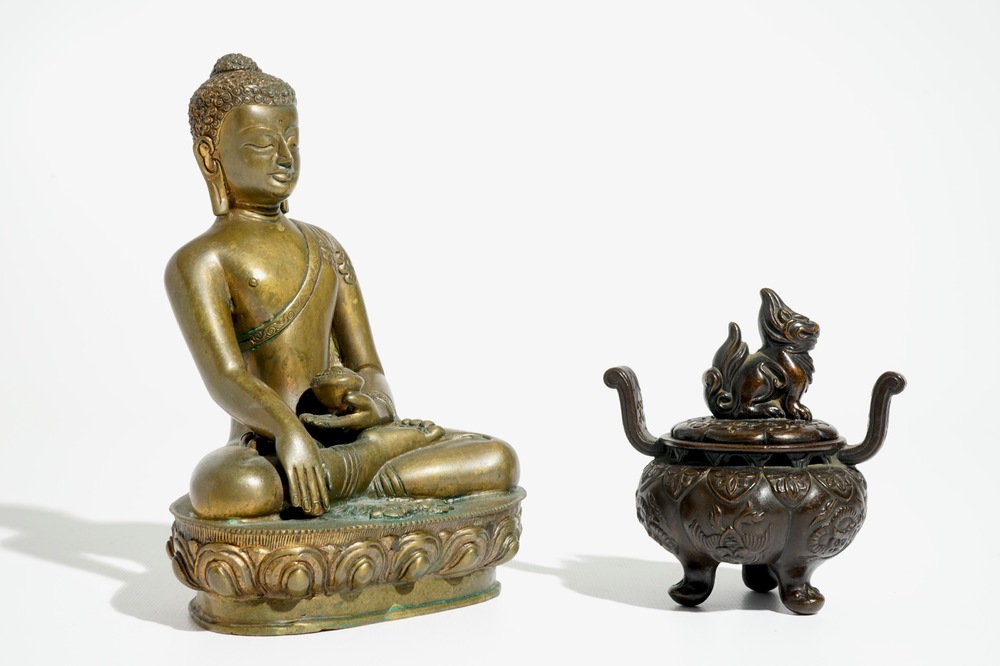 A Chinese gilt bronze Buddha and a small bronze censer with cover, 19th C.