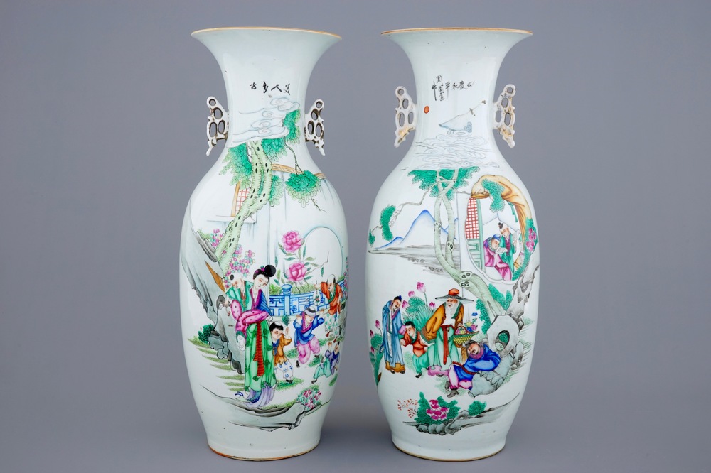 Deux vases en porcelaine de Chine famille rose aux personnages et enfants, 19/20&egrave;me