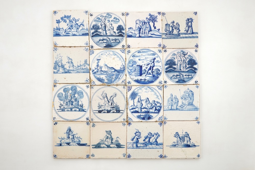 Un lot de 16 carreaux religieux en fa&iuml;ence de Delft bleu et blanc, 17/18&egrave;me