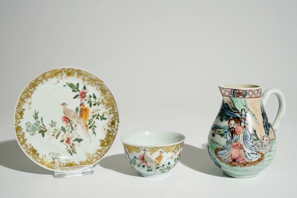 Un pot &agrave; lait et une tasse et soucoupe en porcelaine de Chine famille rose, Yongzheng/Qianlong