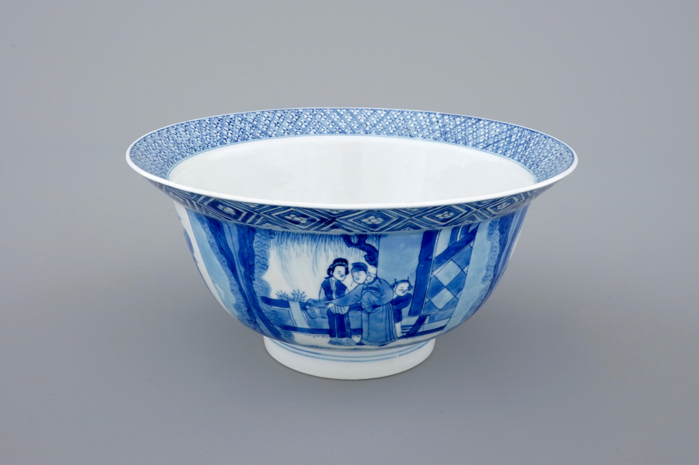 Een blauw-witte Chinese klapmuts kom, Kangxi merk en periode