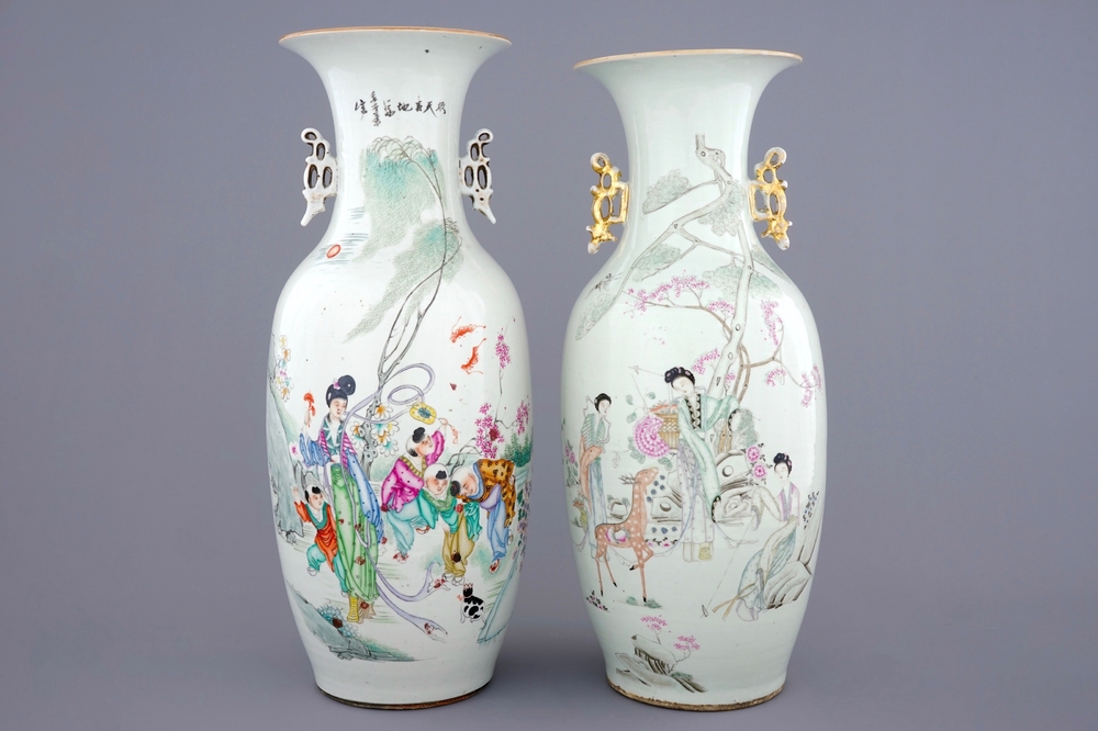 Deux vases en porcelaine de Chine famille rose aux femmes et enfants dans un jardin, 19/20&egrave;me