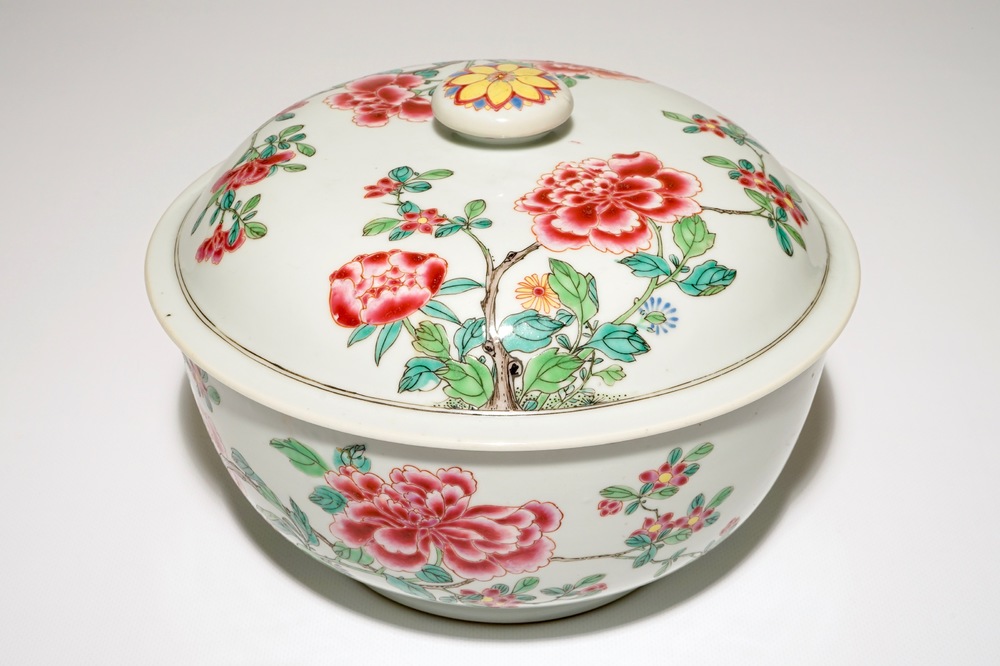 A round Chinese famille rose tureen and cover, Yongzheng/Qianlong