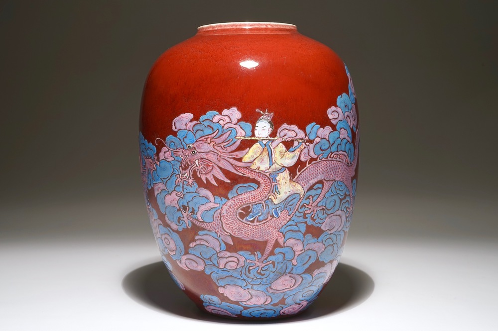 A Chinese monochrome enamelled sang-de-boeuf-glazed jar, 18/19th C.
