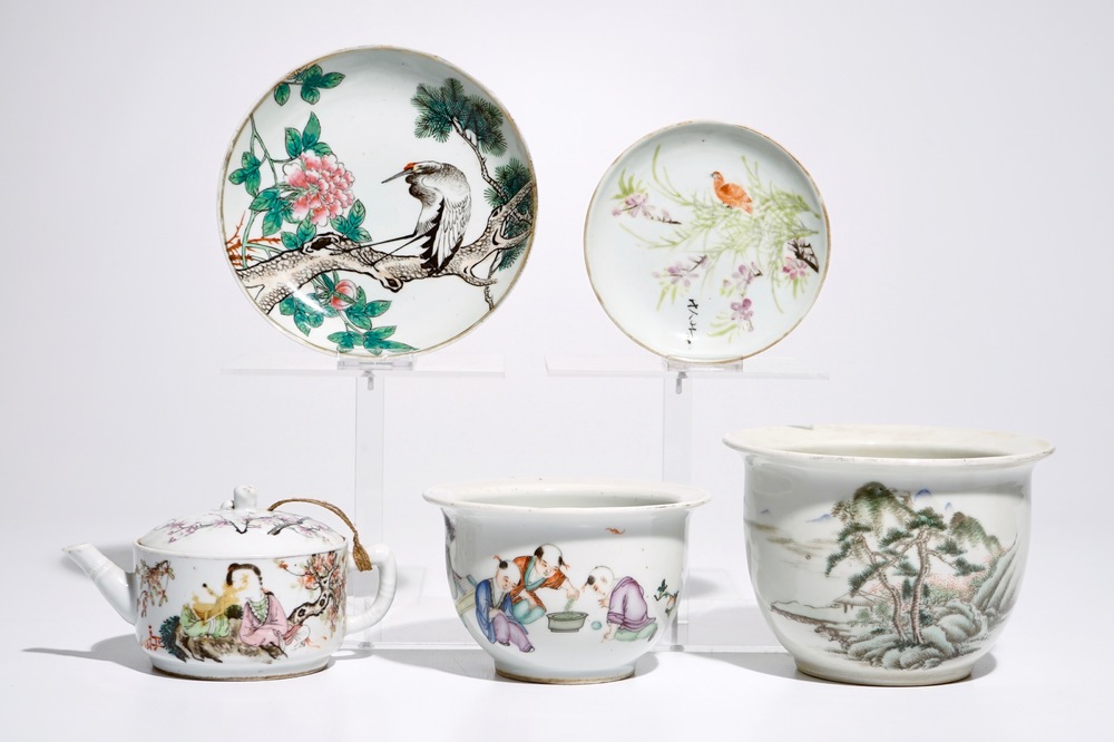 Un lot vari&eacute; en porcelaine de Chine qianjiang cai, 19/20&egrave;me