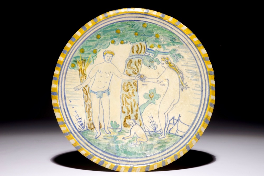 Un plat en majolique polychrome &agrave; d&eacute;cor d'Adam et Eve, Pays-Bas, vers 1600