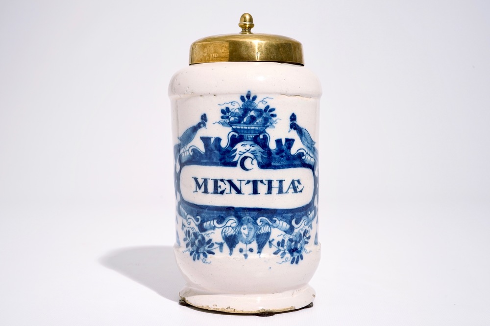 A Dutch Delft blue and white albarello-shaped pharmacy drug jar, 18th C.