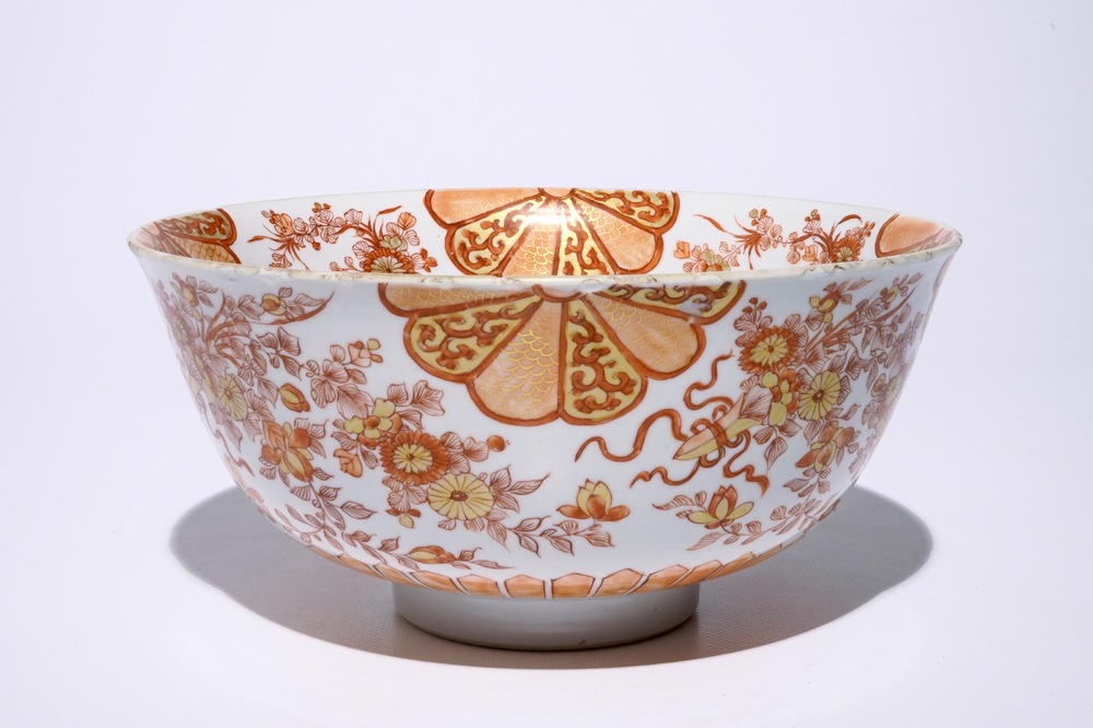 A Chinese iron red and gilt bowl with Japanese style design, Kangxi