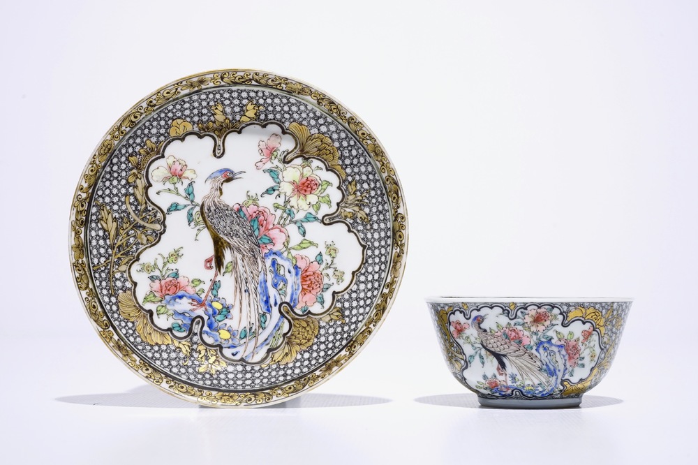 Une tasse et soucoupe en porcelaine de Chine famille rose et grisaille coquille d'oeuf &agrave; d&eacute;cor d'un faisan, Yongzheng