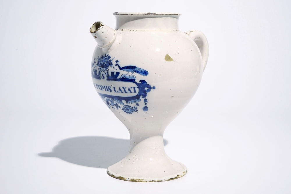 A large Dutch Delft blue and white wet drug jar &quot;S. De Pomis Laxat&quot;, 18th C.