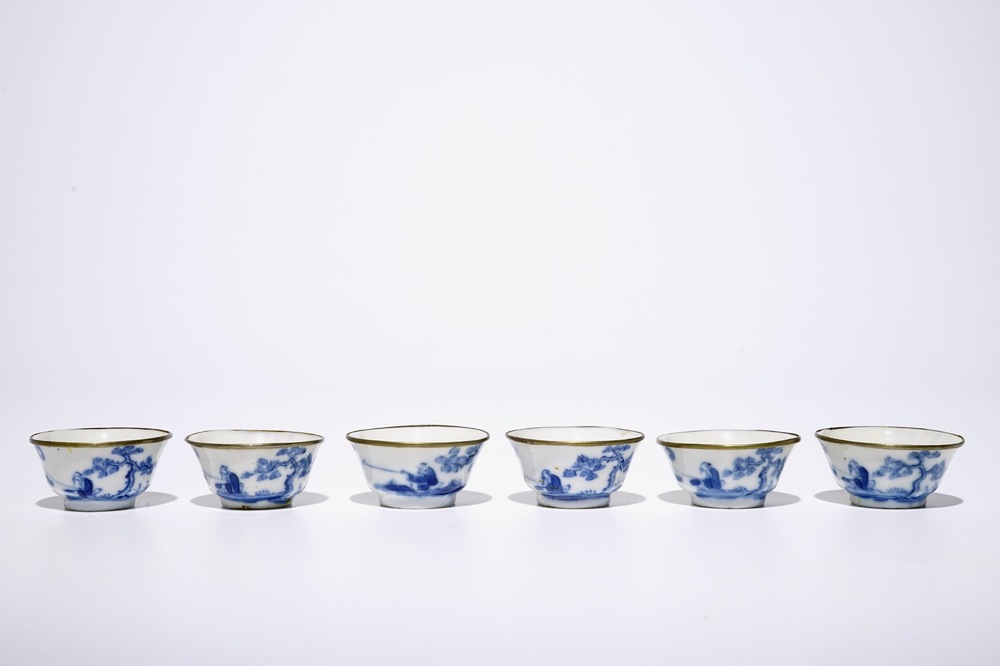 Zes blauw-witte Chinese &quot;Bleu de Hue&quot; wijnkoppen voor de Vi&euml;tnamese markt, 19e eeuw