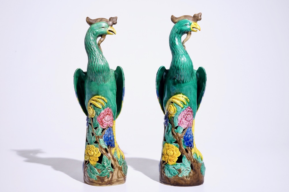 A pair of Chinese famille rose models of phoenixes, early 20th C.
