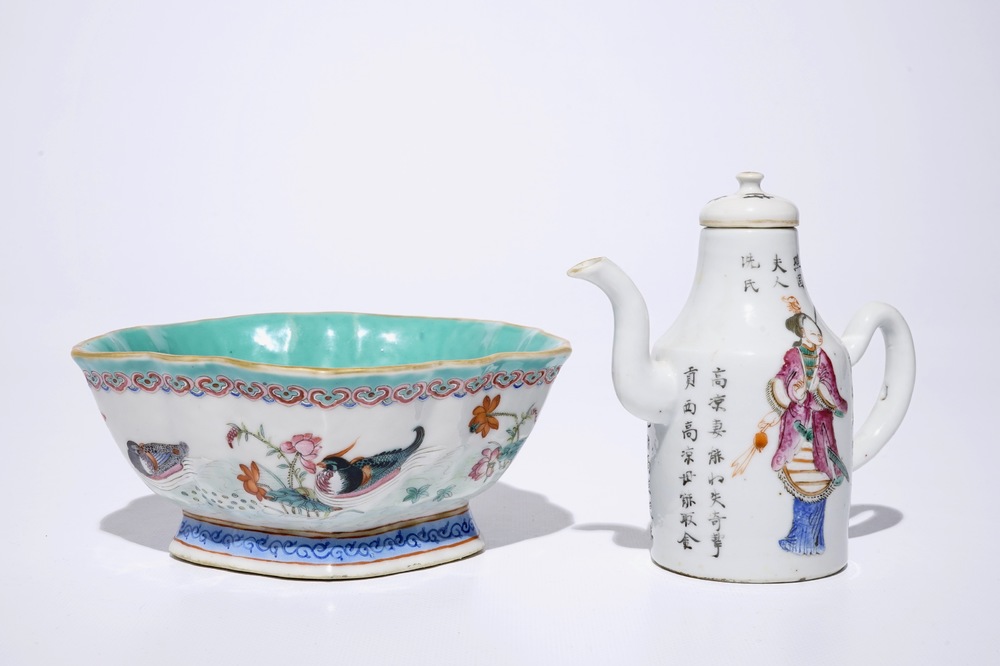 Une verseuse &quot;Wu Shuang Pu&quot; et un bol aux canards mandarins en porcelaine de Chine famille rose, 19&egrave;me