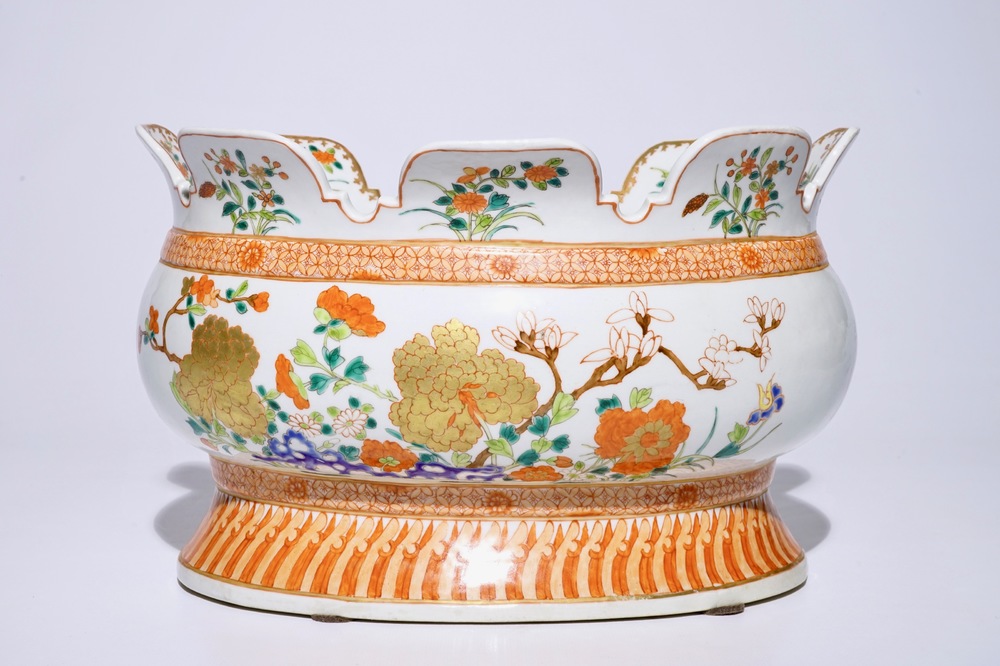 A large Chinese verte-imari monteith in 18th C. style, modern