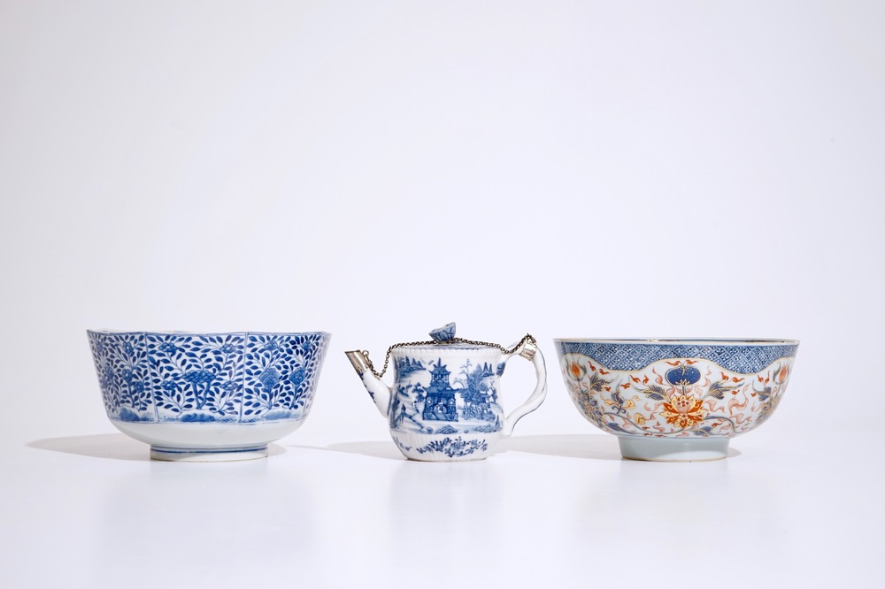 A Chinese blue and white octagonal bowl and teapot and an Imari-style bowl, 18/19th C.