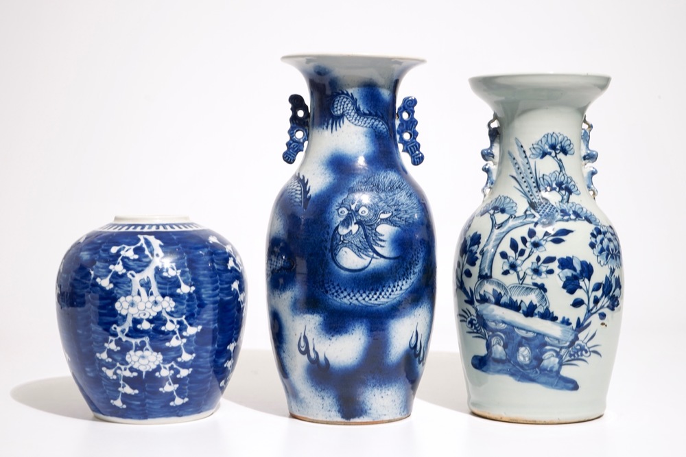 A Chinese blue and white dragon vase, a floral vase and a ginger jar, 19th C.