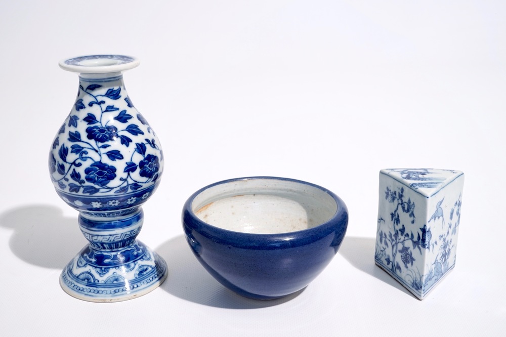 A blue and white Chinese altar vase, Qianlong mark, a triangular seal and a monochrome bowl, 19/20th C.